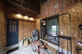 落ち着いた男前な雰囲気のバイクガレージ 住宅 趣味部屋 注文住宅