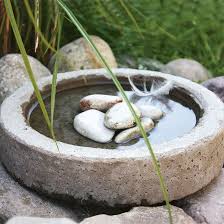 Originelle Gartengestaltung Verwandeln Sie Beton In Eine Schone Gartendeko Diy Garten Zenideen Vogelbad Gartendekor Garten Deko