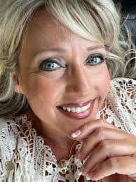 Feel Beautiful with Mary Kay by Jamie Valenti