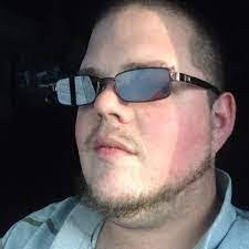 Beth Hounchell's Instagram, Twitter & Facebook