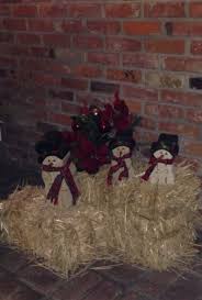 What To Do With Leftover Hay Bales For Christmas Decorations Outside Outside Christmas Decorations Christmas Decorations Christmas Fun