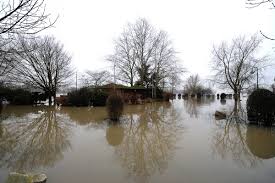 Das zentrum lag in der ortschaft. Patrick Kunkel Sur Twitter Eltville Aktuelle Hochwasser Situation In Hattenheim Bruckenschanke Und Weinstand Schon Im Wasser Pegel Steigt