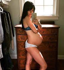 Hilaria Baldwin Thomas Nude Pantyless Selfie — Pregnant Pics With Children  & Breast Feeding - Scandal Planet