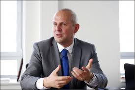 Articles, vidéos et analyses de l'actualité par les journalistes et chroniqueurs de l'opinion. Pr Jerome Salomon Dgs Passer Du Tout Curatif Au Preventif D Une Approche Tres Medicale A Societale Le Quotidien Du Medecin