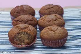 Bahan resepi muffin pisang mudah 3 biji pisang berangan saiz sederhana *lecek dan biarkan sekejap hingga warna pisang jadi gelap pisang untuk hiasan jika mahu Resepi Muffin Pisang Gebu