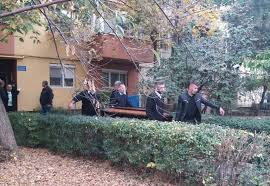 Ilie balaci trebuia să ajungă la ac milan. Video Filmul MorÅ£ii Lui Ilie Balaci Inainte De Deces A Reclamat Dureri Puternice In Gat SoÅ£ia Cu Lacrimi In Ochi Atat A Iubit Craiova Asta CÄƒ A Murit Aici