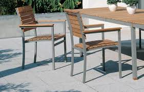 Damit sie es dabei richtig gemütlich haben, brauchen sie vor allem eine schöne und bequeme gartensitzgruppe. Ausstellungsstuck Zum Abholpreis Rausch Classics Garten Sitzgruppe Runder Tisch 4 Stapelstuhle Verkauft