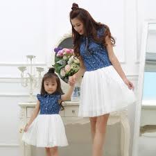 Sono vestiti pensati per le madri e per le loro bambine, per coordinati che sono l'ideale per cerimonie come matrimoni o per eventi speciali che riguardano la famiglia o gli amici. Mamma E Figlia Vestito Di Corrispondenza Vestiti 2020 Blu Bianco Vestito Per I Bambini E Le Donne Della Famiglia Di Estate Abiti Vestiti Da Madre Figlia Dresses Philadelphia Dress Nightiesdress Exotic Aliexpress