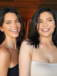 Whoa The Jenner Sisters Haven T Looked This Similar Since The 90s Kendall And Kylie Jenner Kylie Kristen Jenner Jenner Sisters