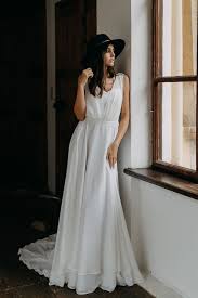 In 1987, im soo ho and eun young cho are students at a prestigious university. Snowdrop Simone Steiner Bridal