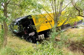 Sein unfall löste eine globale bestürzung aus, die bis heute anhält. Schwerer Unfall Mit Formel 1 Transporter Auf Der M1 Bei Gyor Ungarn Tv Com Reisemagazin Aktuelle Nachrichten