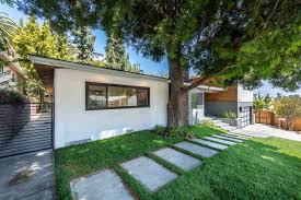 And the front yard are back and ready to make 2021 a year to remember! Mid Century Modern Style Exterior Front Wrightwood Residence Studio City Ca Contemporary Exterior Los Angeles By Levi Design Build Houzz