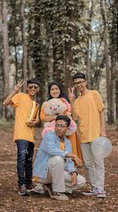 Untuk mendapatkan sebuah tema dalam foto prewedding tidak mengharuskan kita mempunyai tema atau konsep yang 'wah' dan biaya yang mahal. Jasa Foto Buku Tahunan Sekolah Bts Banyuwangi Osing Studio