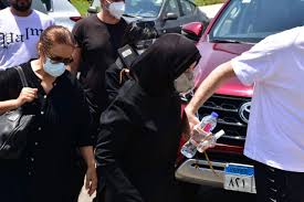 May 22, 2021 · بعد مشاركتهم ظهر الجمعة في تشييع جثمان زميلهم الراحل، وبكائهم عليه، في ظل الظروف التي تتعرض لها عائلته، ومرور زوجته دلال عبد العزيز بأزمة صحية، وتواجدها في المستشفى تصارع فيروس كورونا. Vvs5xdbe37yjxm