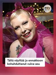 Seta puheenjohtaja Anu Kantolan Linnan juhlien puku