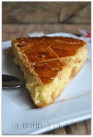 Galette Des Rois A La Frangipane Recette De Cyril Lignac Recette Galette Des Rois Traditionnelle Recette Recette Dessert