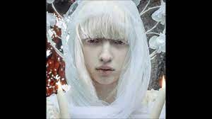閲覧注意】 絶世の美女 アルビノ - YouTube