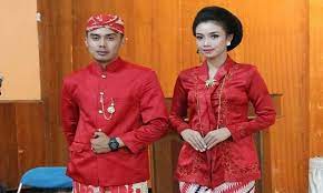 Tidak mencakup semuanya, hanya sebagian sebagai gambaran umum yang mewakili tradisi berbusana suku sunda. 7 Pakaian Adat Jawa Barat Yang Terkenal Dan Keunikannya Bukareview