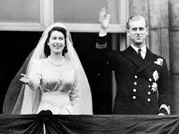 For the eight bridesmaids' dresses hartnell repeated the ethereal, delicate style of the wedding dress. The Surprisingly Relatable Mishaps Of Queen Elizabeth S Wedding Morning Vanity Fair