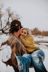 Winter Engagement Photos Tia Noah Couple Photoshoot Outfits Winter Engagement Photos Winter Engagement Pictures