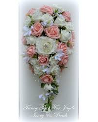 Tear Drop Brides Bouquet A Unique Cascade Bouquet Designed To Suit Your Colour Theme Bruidsboeket Bruids Boeketten Boeket
