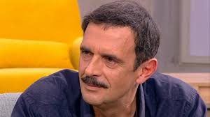 Να χαθεί το παιδί σου» αναφέρει ο λεωνίδας κακούρης, μιλώντας πρωτίστως ως πατέρας και προσθέτει τι τον έπεισε να πει το «ναι» στη δραματική σειρά. Lewnidas Kakoyrhs Giati Den Afhnei Ta Paidia Toy Na Ton Blepoyn Sthn Thleorash In Gr