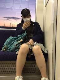 画像】電車で無防備なＪＫちゃん達の前でシコシコしてみたくない？ｗｗ | JKちゃんねる|女子高生画像サイト