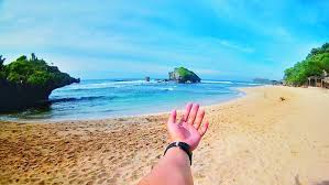 Atau membutuhkan waktu 2 jam perjalanan. Keindahan Si Cantik Yang Tersembunyi Pantai Ngandong Eksotis Jogja
