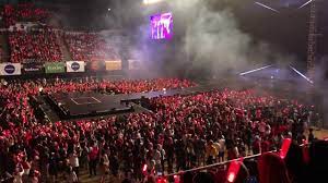 Malawati indoor stadium opened in 1998 and can accommodate 13,000 spectators. Ikon Continue Tour 2018 Stadium Malawati Shah Alam Ikonics Youtube