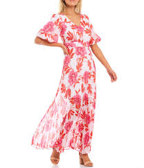 Long sleeves often evoke a more refined image, so tailor your makeup to suit the look you're trying to achieve. The Sleeve Women S Maxi Dresses Dillard S