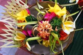 See more ideas about sanskrit mantra, sanskrit quotes, mantras. Halo Pejati Om Swastiastu Makna Canang Sari Dalam Facebook