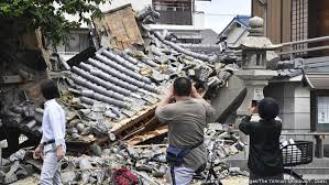Un fuerte terremoto de 7,3 grados de magnitud golpeó hoy el este de japón y se notó con fuerza en tokio, fukushima, miyagi y otras áreas, sin que las autoridades niponas activaran por el. Tres Muertos Y Doscientos Heridos En Un Terremoto En Japon El Mundo Dw 18 06 2018