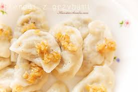 Smak farszu można wzbogacić dodając posiekane prażone orzechy włoskie. Pierogi Wigilijne Z Kapusta I Grzybami Kwestia Smaku