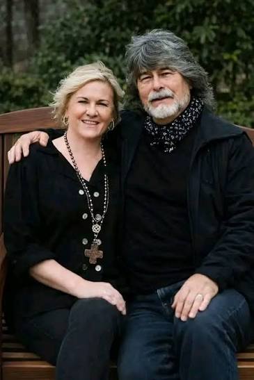 Holding Back Tears, Kelly Owen Reveals the Heartfelt Promise Randy Owen Made to His Family Years Ago — A Quiet Commitment That Shaped His Life and Career. Now, as he finally steps