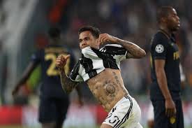 Replacé latéral droit par la suite, il est recruté par l' esporte clube bahia en 1999 , un club de niveau supérieur sportivement. Dani Alves Has Now Been To More Major Finals Than Any Club Has Done In The Past 11 Years Mirror Online