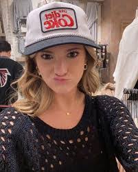 Anna Slade's Instagram, Twitter & Facebook