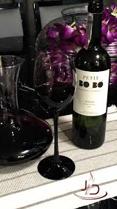 24 Meses De Envelhecimento Sendo 12 No Carvalho E Mais 12 Na Garrafa Deixam Este Vinho Perfeito Para Te Esquenta Personalized Wine Glass Wine Drinks Wine House