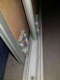 Poser les portes de placard coulissantes. Demonter Une Porte Coulissante De Placard
