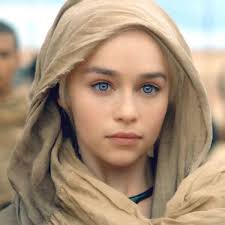 Cependant tout ce concept ce serait essoufflé après seulement une saison sans un casting très bien senti d'actrices toutes plus attirantes les unes que les autres. Emilia Clarke Daenerys Targaryen Got Game Of Thrones Got Gameofthrones Emiliaclarke Emilia Pintopin Actores De Juego De Tronos Juego De Tronos Actrices