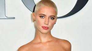 El nuevo cambio de look de Iris Law