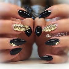 All seasonal ans casual nail art. 30 Black And Gold Nail Designs