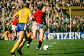 Spain 1 Sweden 0 In 1978 In Buenos Aires Juan Manuel Asensi Brings The Ball Out Of Defence For Spain In Group 3 At Th World Cup Final World Cup Fifa World Cup