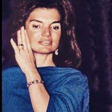 Jackie Kennedy Continued To Wear Her Wedding Ring From Jfk Throughout Her Marriage To Onassis Jackie Kennedy Wedding Jackie Kennedy Jacqueline Kennedy Onassis