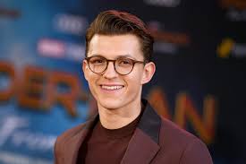Does tom holland have any siblings? Spider Man Far From Home S Tom Holland Went Undercover At A Nyc High School Ew Com