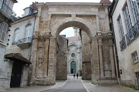 Besançon ist für seine wurstwaren, käsesorten und. Keine Porta Nigra Aber Ansehnlich Porte Noire Besancon Reisebewertungen Tripadvisor