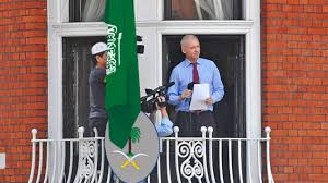 Die nerven in london liegen blank: Wikileaks Grunder Julian Assange Bekommt Asyl In Saudischer Botschaft