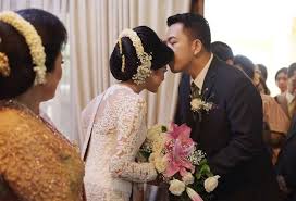 Tata cara ulaon perkawinan adat batak. Inspirasi Pernikahan Batak Nan Elegan Di Maria Convention Hall Leonardo Hutabarat Dan Eva Sianipar Weddingku Com