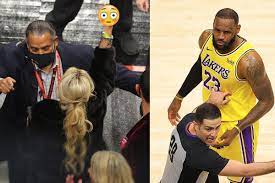 She also dropped her mask to yell at james while she was still courtside. Lebron James And The Feud With Courtside Karen Explained Silver Screen And Roll