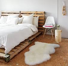 15 modèles à faire soi même tête. Creer Une Tete De Lit En Palette De Bois Mode D Emploi