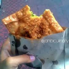 Kulit pangsit jgn lupa 😃 • paha ayam fillet (dicincang karna saya ga punya chopper) • bawang putih • merica • minyak wijen • saos tiram • garam • masako ayam. Galeri Foto Hot Pangsit Pedasnya Juara Tribun Jambi